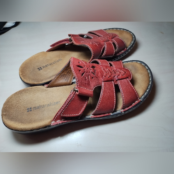 Women's Naturalizer Leather Sandals Size 7m. Burnt Orange Tan In Color